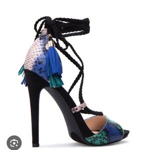 New Shoe Dazzle Snakeskin Design Heels Wrap Around Cord With Tassels